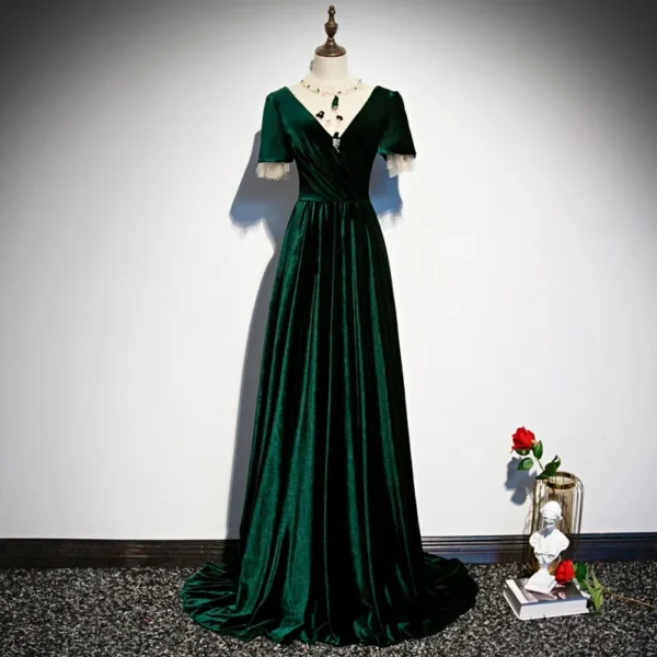 Elegant Dark Green Prom Dress for Banquet or Performance Host - Image 2