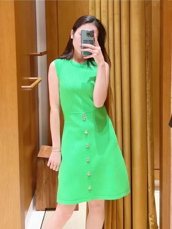 Green prom dress with sleeveless A-line, elastic waist, and metal buttons - Image 2