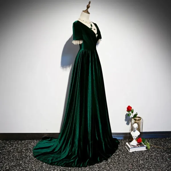 Elegant Dark Green Prom Dress for Banquet or Performance Host