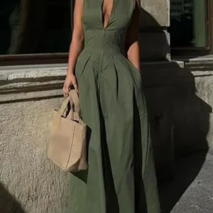 Minimalist Green Prom Dress Sleeveless Pleated Slim Fit Maxi Dress