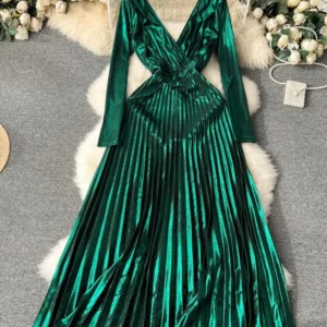 Elegant Green Prom Dress Backless Pleated V-Neck Long Sleeve Gown